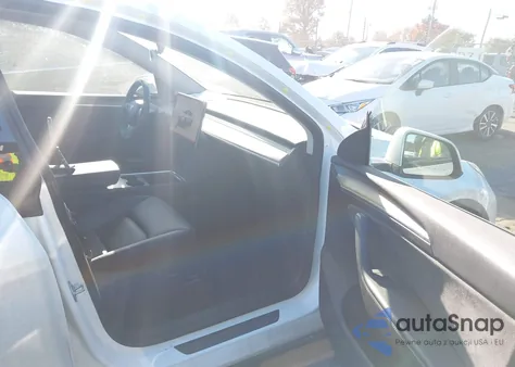 2023 Tesla Model Y Awd/Long Range Dual Motor All-Wheel Drive z USA, uszkodzony, nr VIN 7SAYGDEE7PA035771